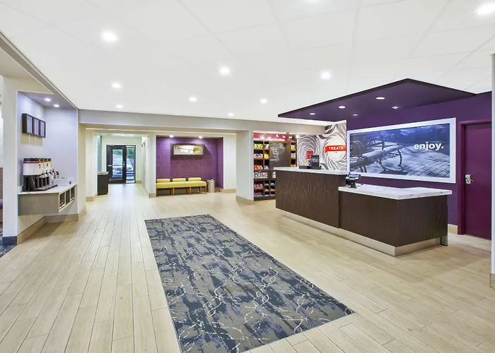 Hampton Inn & Suites Oakwood Village-Cleveland