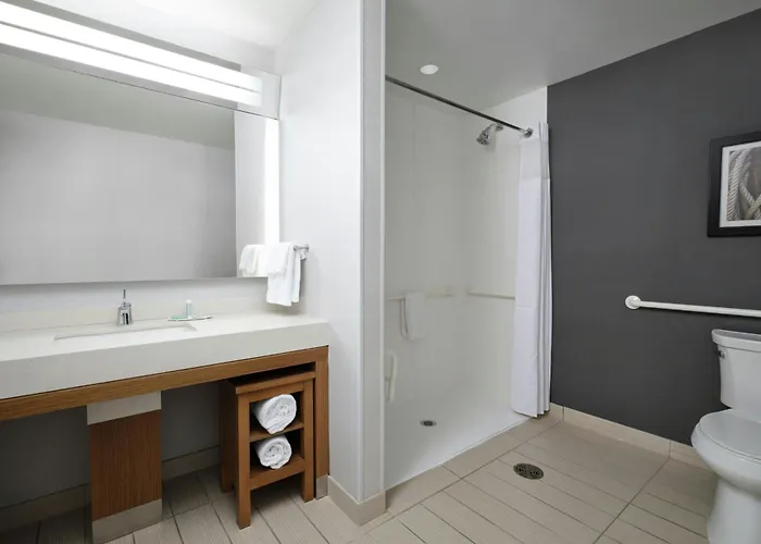 Courtyard By Marriott Erie Bayfront